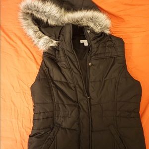 New York and company women’s puffer vest.